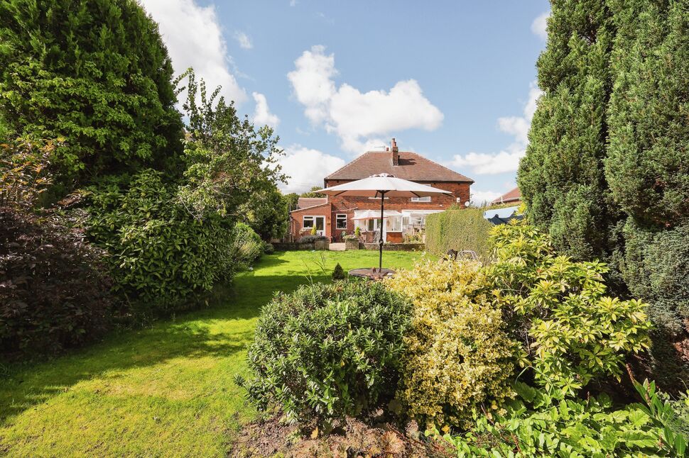 3 bedroom Semi Detached House for sale, Woodland Hill, Leeds, LS15 £