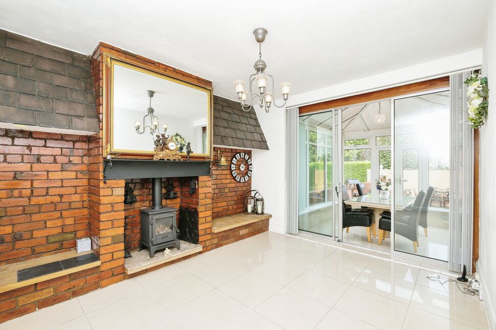 3 bedroom Semi Detached House for sale, Selby Road, Leeds, LS9 £215,000