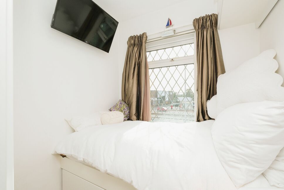 3 bedroom Semi Detached House for sale, Selby Road, Leeds, LS9 £215,000