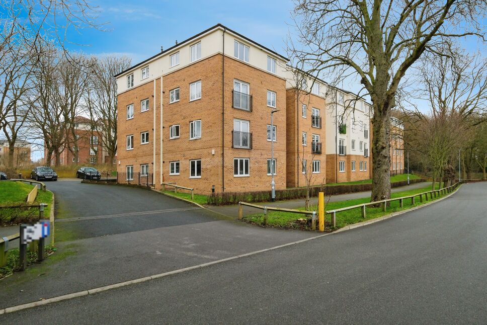 Main image of 1 bedroom  Flat for sale, Holly Way, Leeds, West Yorkshire, LS14