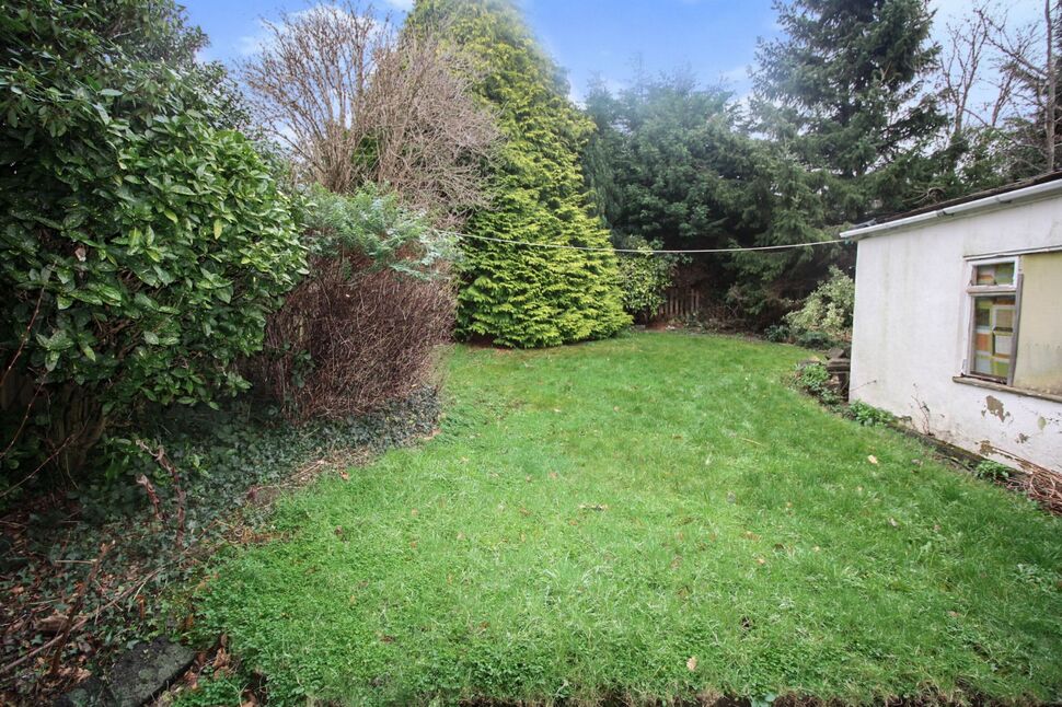 3 bedroom Semi Detached House for sale, Howard Avenue, Leeds, LS15 £