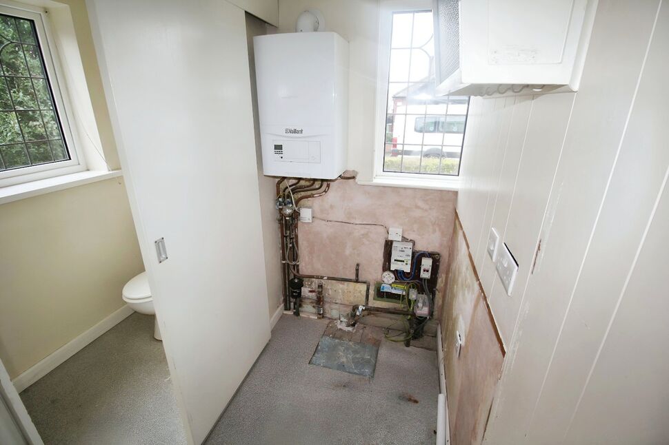 3 bedroom Semi Detached House for sale, Howard Avenue, Leeds, LS15 £