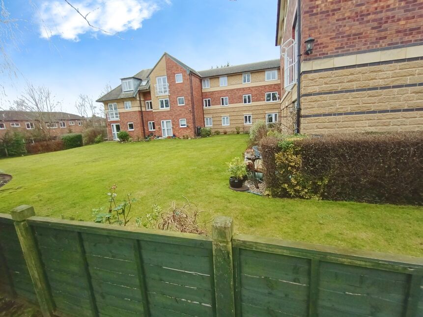 Main image of 1 bedroom  Flat for sale, Primrose Court, Primley Park View, West Yorkshire, LS17
