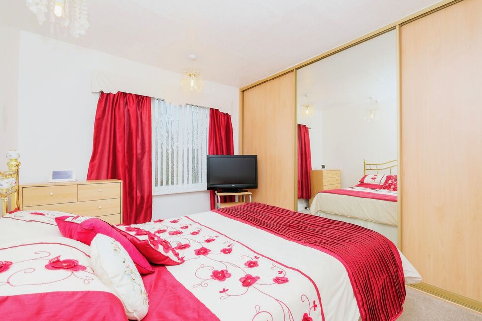 3 bedroom Semi Detached House for sale, Foundry Lane, Leeds, LS9 £225,000