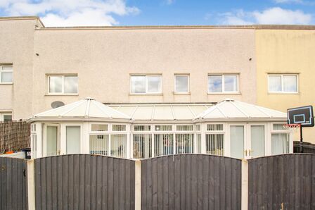 Naburn Place, 4 bedroom Mid Terrace House for sale, £200,000
