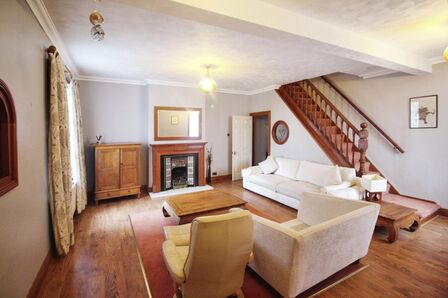 Sandbed Lane, 3 bedroom  Flat for sale, £170,000