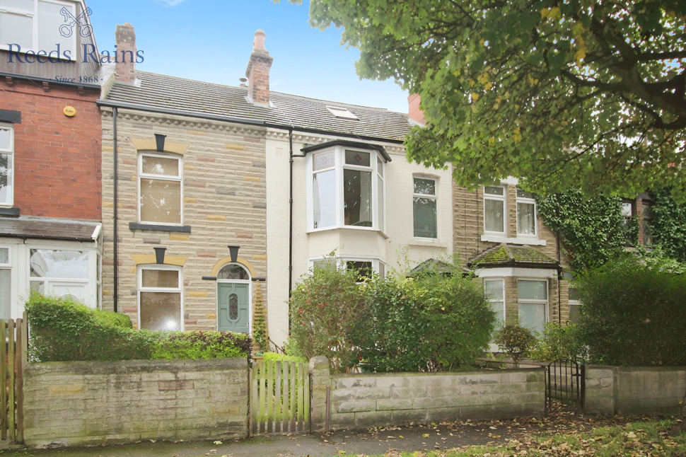 Main image of 3 bedroom Mid Terrace House for sale, Sycamore Avenue, Crossgates, West Yorkshire, LS15