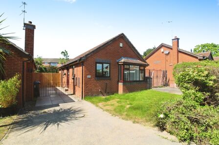 Birchfields Court, 2 bedroom Detached Bungalow to rent, £995 pcm