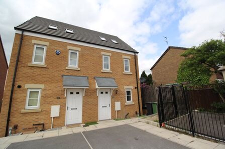 3 bedroom Semi Detached House to rent