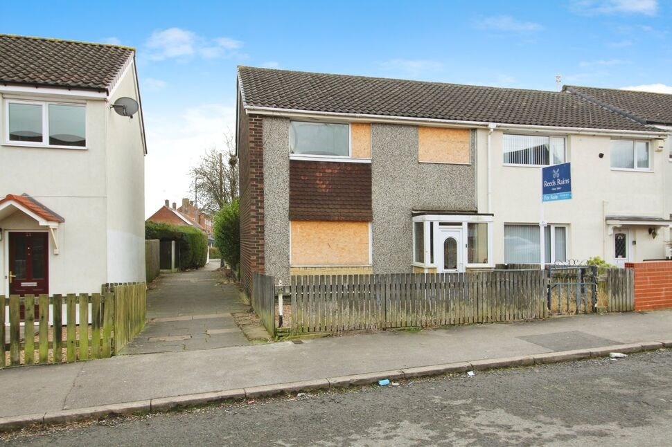 3 bedroom Mid Terrace House for sale