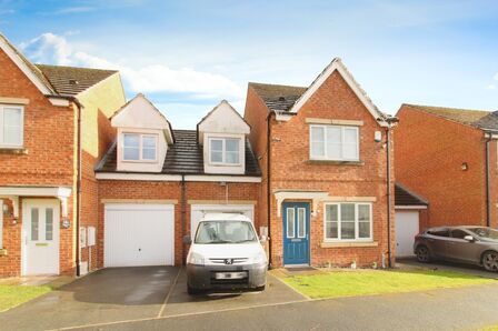 Whinmoor Way, 3 bedroom Semi Detached House for sale, £220,000