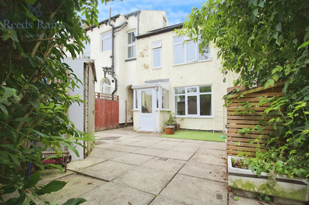 3 bedroom Mid Terrace House for sale