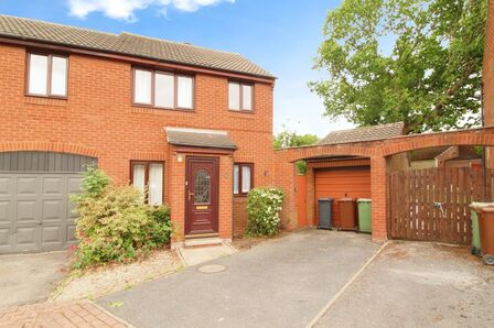 3 bedroom Mid Terrace House to rent