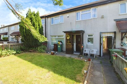 3 bedroom Mid Terrace House for sale