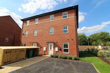 Mary Carter Street, 2 bedroom End Terrace House to rent, £1,400 pcm