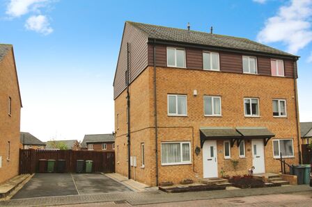 4 bedroom Semi Detached House for sale