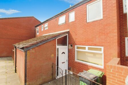 Ramshead Grove, 3 bedroom Mid Terrace House to rent, £1,050 pcm