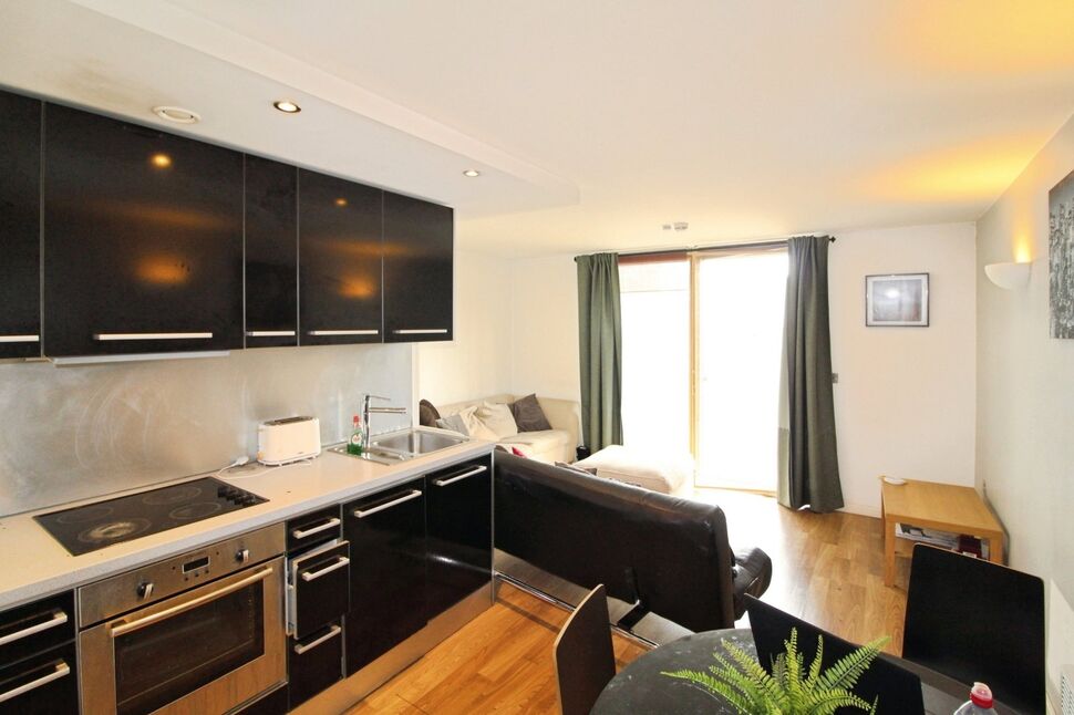 Kitchen / Lounge