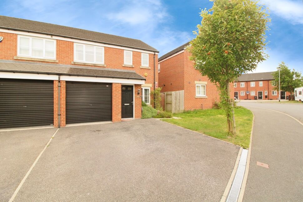 Main image of 3 bedroom Semi Detached House to rent, Alder Road, Whinmoor, West Yorkshire, LS14