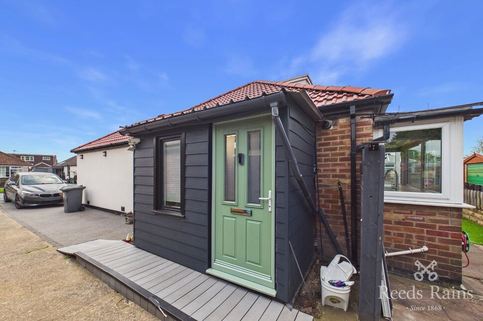 Main image of 3 bedroom Semi Detached Bungalow to rent, Kennerleigh Avenue, Leeds, West Yorkshire, LS15