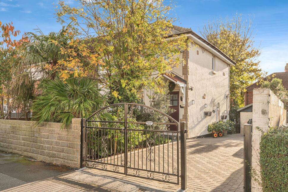 3 bedroom End Terrace House for sale
