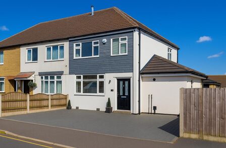 Field End Road, 3 bedroom Semi Detached House for sale, £335,000