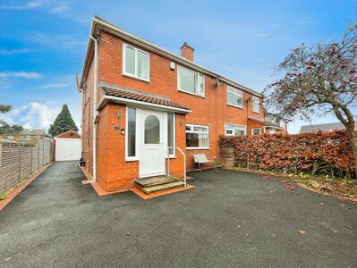 Lyndhurst Crescent, 3 bedroom Semi Detached House to rent, &pound;1,300 pcm