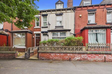 3 bedroom Mid Terrace House for sale
