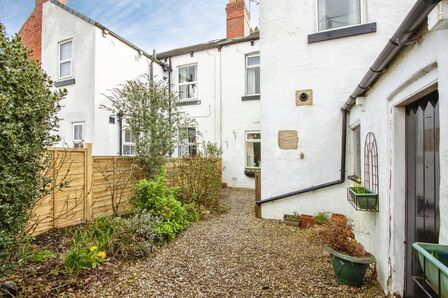 4 bedroom Mid Terrace House for sale
