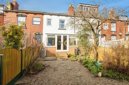 Ashfield Terrace, 4 bedroom Mid Terrace House for sale, &pound;275,000