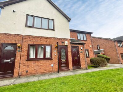 Field End Road, 2 bedroom Flat to rent, &pound;1,100 pcm