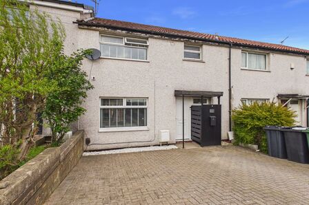 3 bedroom Mid Terrace House for sale