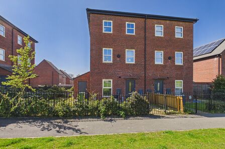 2 bedroom Mid Terrace House for sale