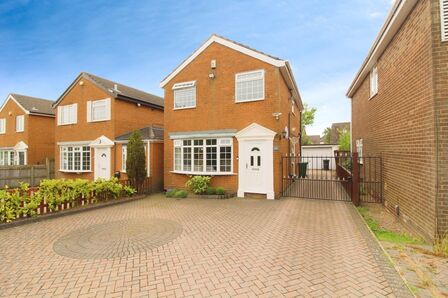 Red Hall Lane, 4 bedroom Detached House to rent, &pound;1,800 pcm