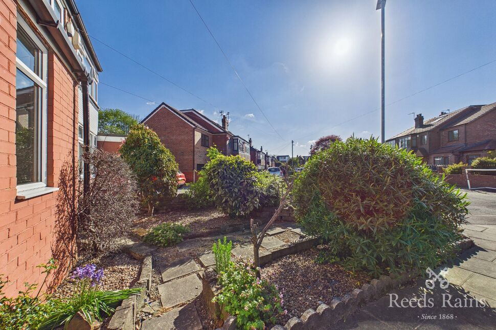 Main image of 5 bedroom Semi Detached House to rent, Croftdale Grove, Leeds, West Yorkshire, LS15