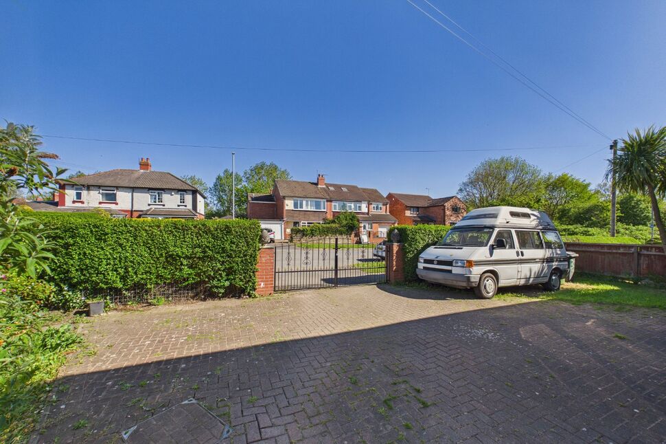 Garden / Driveway