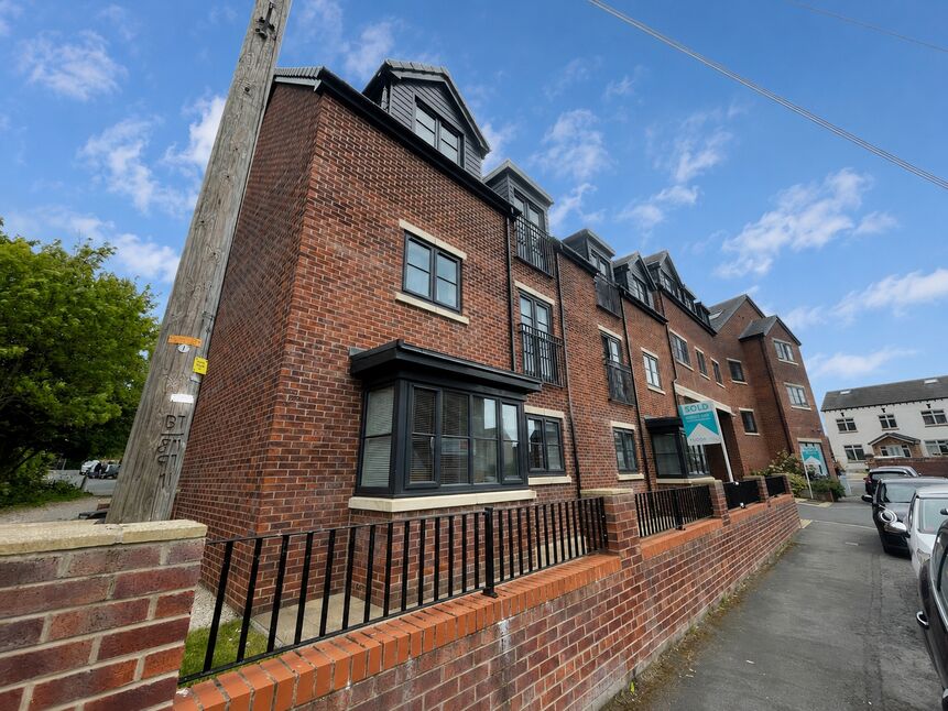 Main image of 2 bedroom Flat for sale, Beech Grove Avenue, Garforth, West Yorkshire, LS25