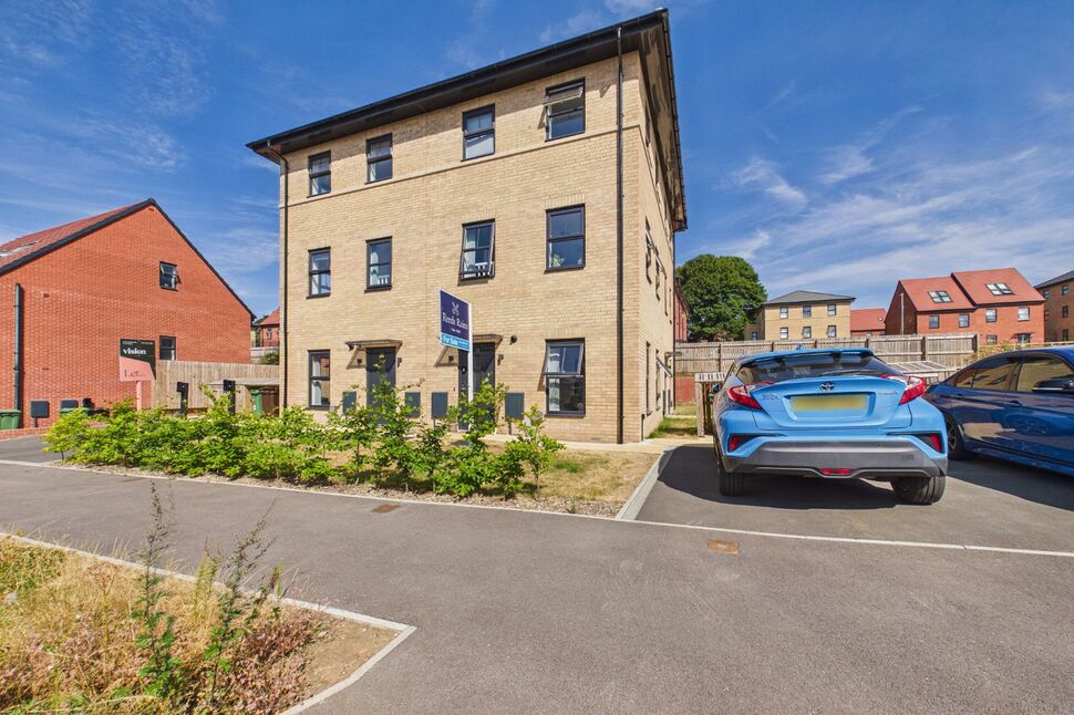 Main image of 2 bedroom House for sale, Iris Crescent, Seacroft, West Yorkshire, LS14