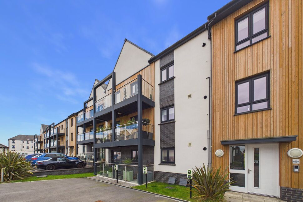 Main image of 2 bedroom Flat for sale, Brodsworth Close, Leeds, West Yorkshire, LS15