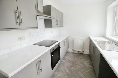 3 bedroom Mid Terrace House to rent