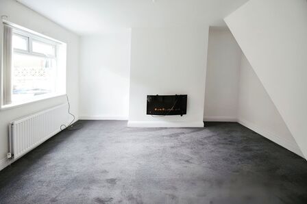 3 bedroom Mid Terrace House to rent