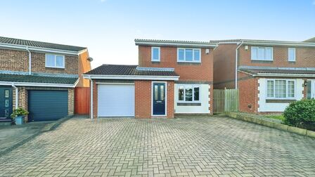 Brackenbeds Close, 3 bedroom Detached House to rent, £1,200 pcm