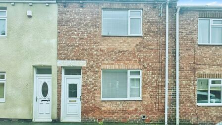 2 bedroom Mid Terrace House for sale