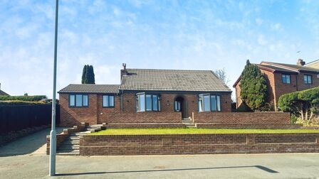 Rickleton Avenue, 3 bedroom Detached Bungalow to rent, £1,300 pcm