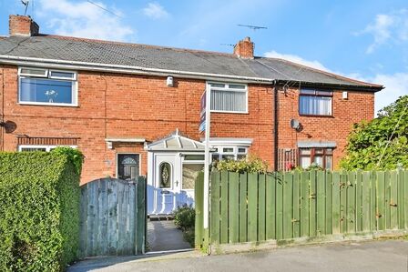 2 bedroom Mid Terrace House for sale