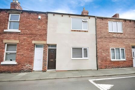 2 bedroom Mid Terrace House to rent