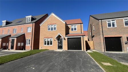 4 bedroom Detached House to rent