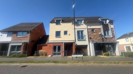 4 bedroom Semi Detached House for sale