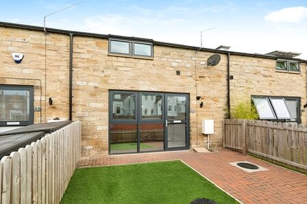 2 bedroom Mid Terrace House to rent