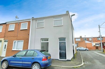 Victoria Street, 3 bedroom End Terrace House for sale, &pound;75,000